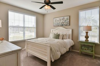 Secondary bedroom with ceiling fan
